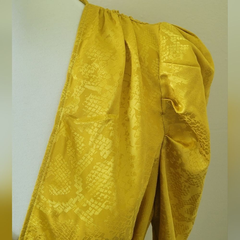 Gorgeous gold blouse sz 8 - Picture 11 of 11